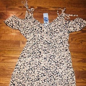 Floral dress. NWT. Size S.